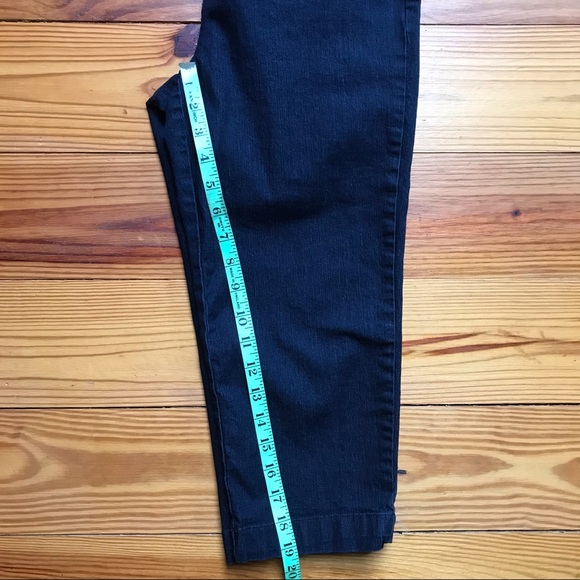 St. John’s Bay Dark Denim Capris Jeans, EUC, 4 - Picture 10 of 11